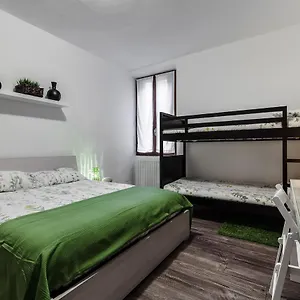 Stayeasy Fara12 - Station & Downtown Walking Distance Apartment