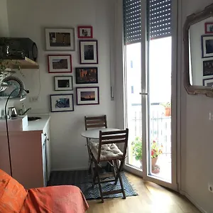 Panzió Up To Seven, Milánó